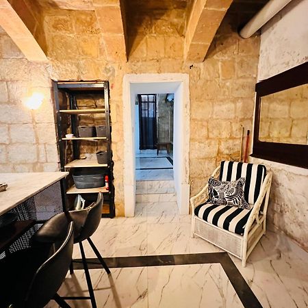 Charming Townhouse Prime Area Valletta Apartment Exterior photo