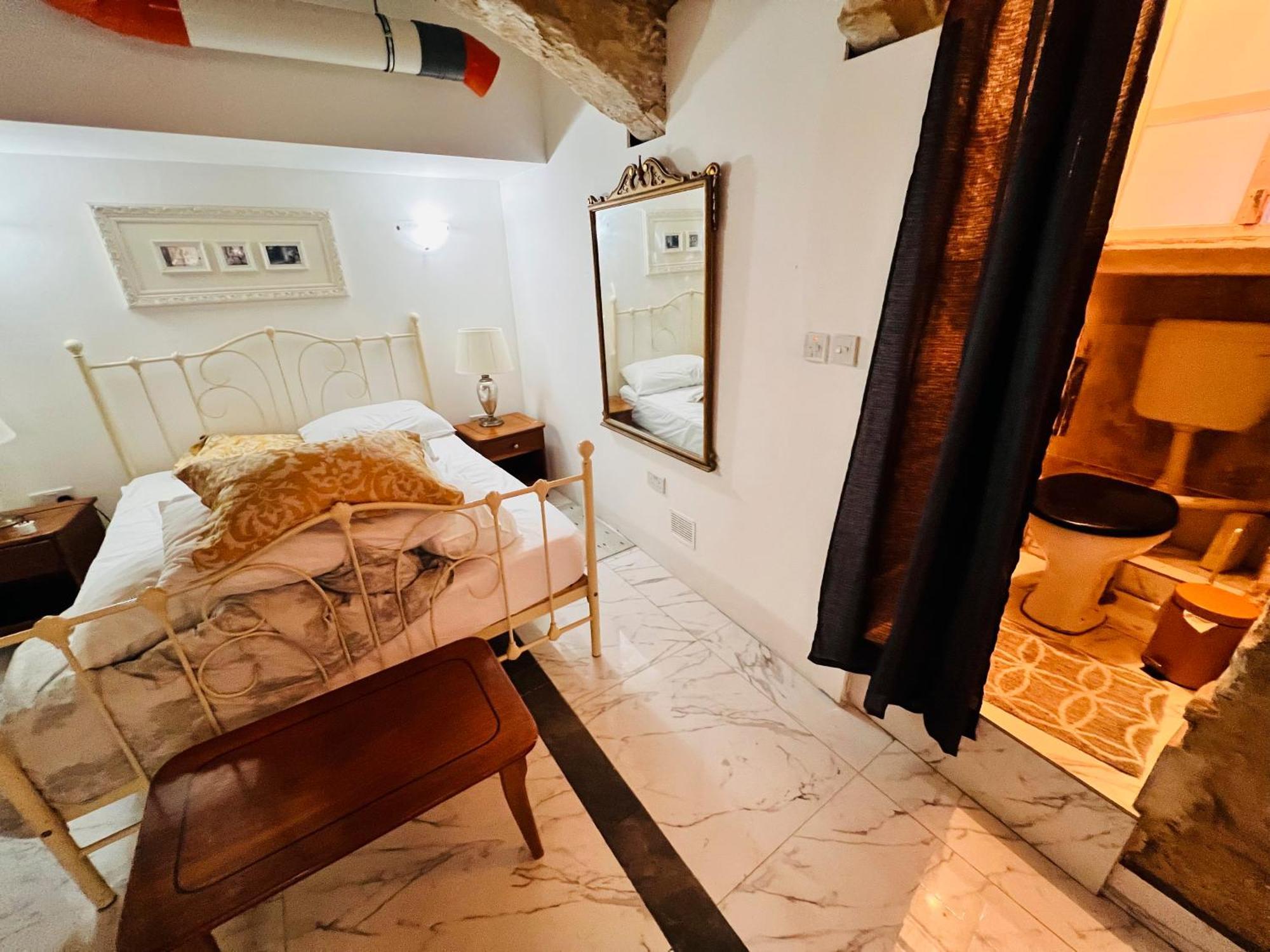 Charming Townhouse Prime Area Valletta Apartment Exterior photo