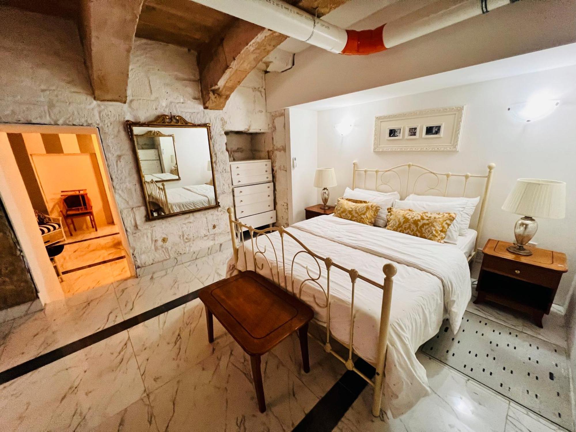Charming Townhouse Prime Area Valletta Apartment Exterior photo
