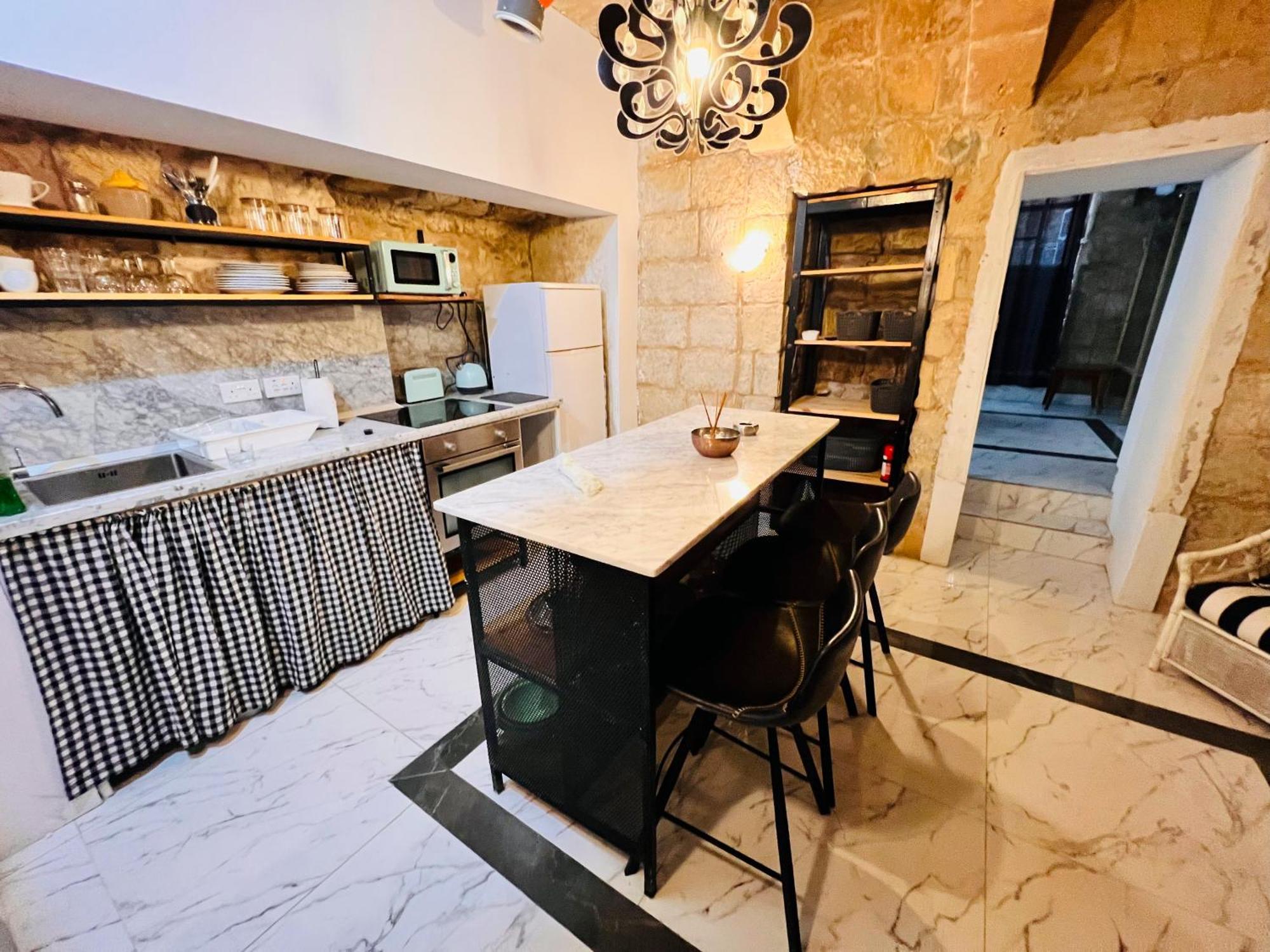 Charming Townhouse Prime Area Valletta Apartment Exterior photo