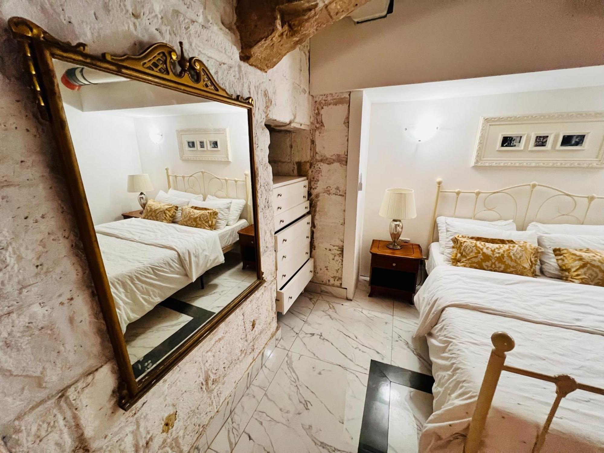 Charming Townhouse Prime Area Valletta Apartment Exterior photo