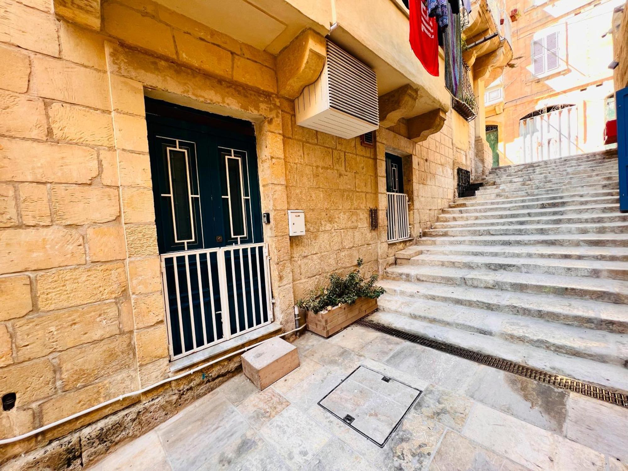 Charming Townhouse Prime Area Valletta Apartment Exterior photo