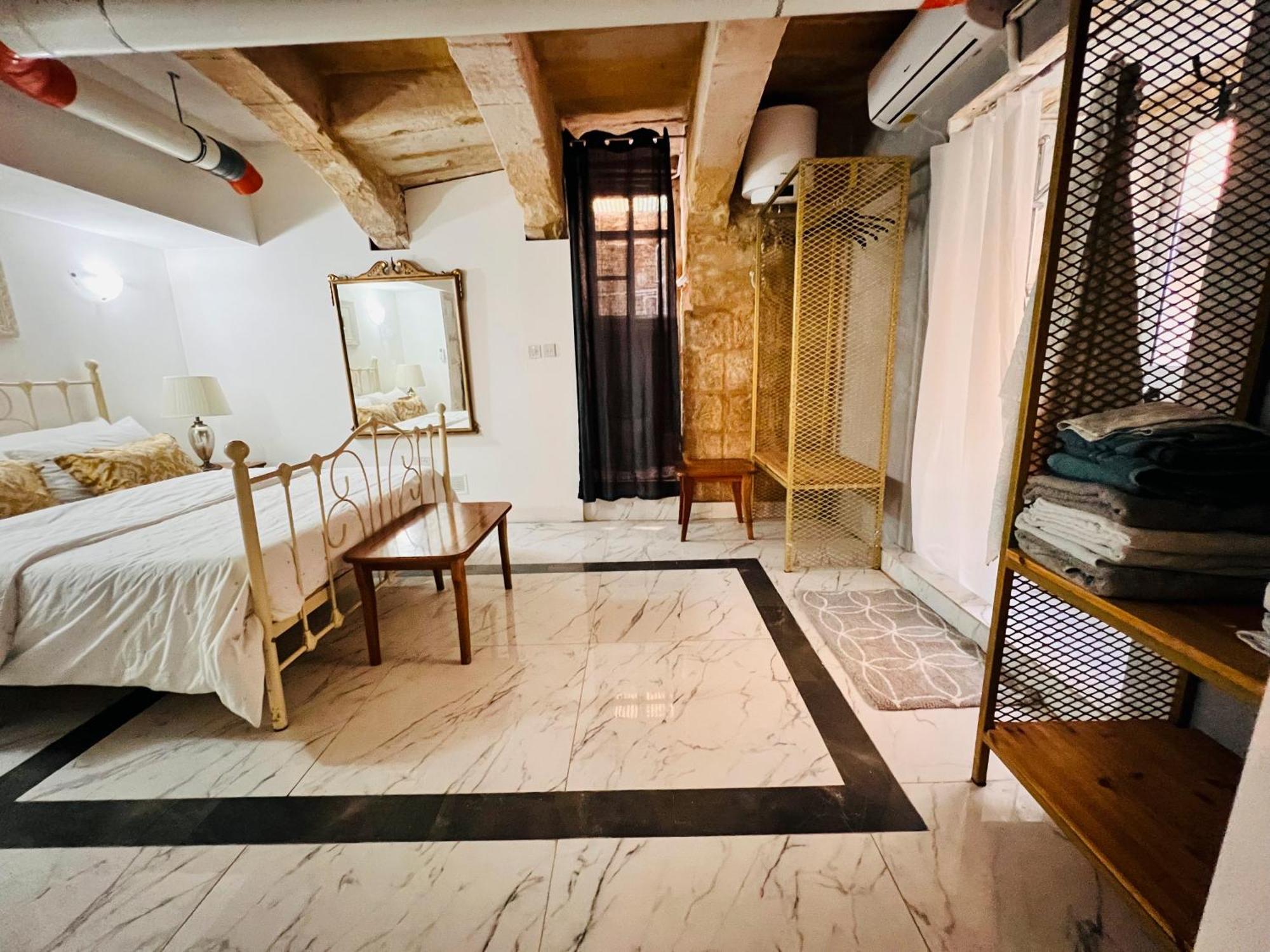 Charming Townhouse Prime Area Valletta Apartment Exterior photo