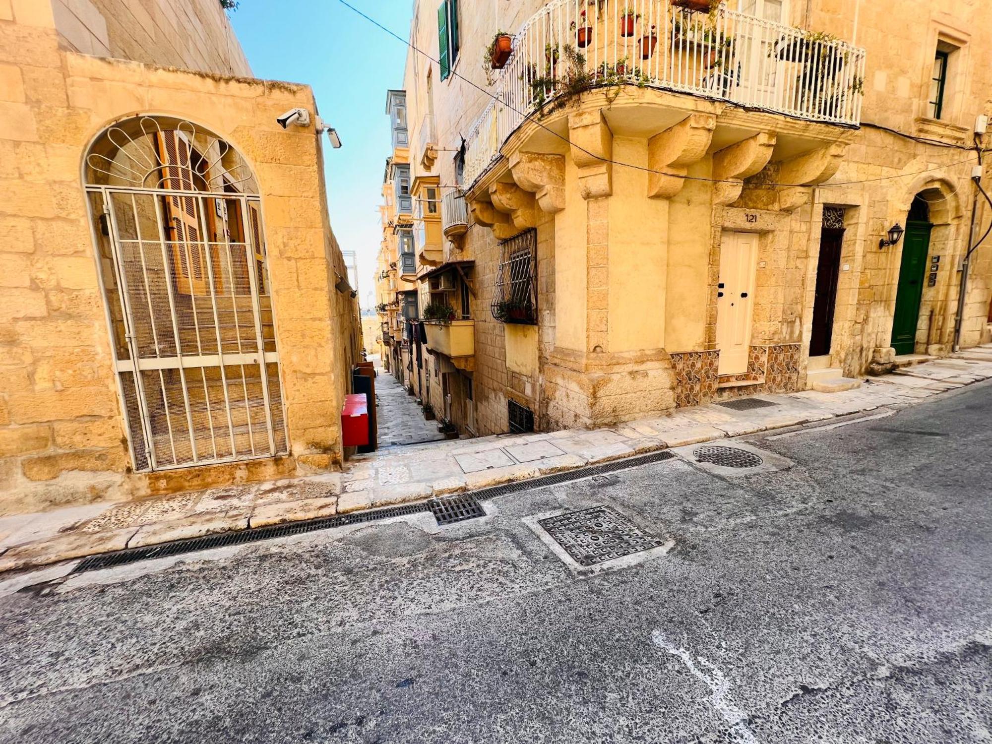 Charming Townhouse Prime Area Valletta Apartment Exterior photo